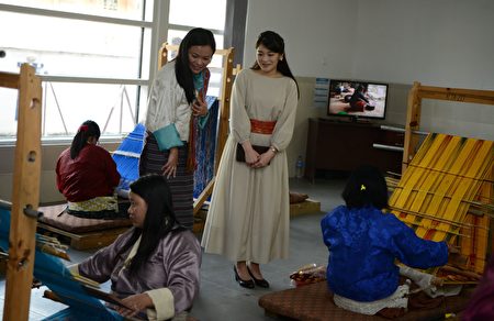 Japanese Princess Mako (C) watches weavers of Bhutanese traditional costumes at the Royal Textile Academy in Thimphu during her visit to Bhutan on June 3, 2017. Japanese Princess Mako, the oldest of Emperor Akihito's grandchildren, is on a nine-day official visit to Bhutan. / AFP PHOTO / DIPTENDU DUTTA (Photo credit should read DIPTENDU DUTTA/AFP/Getty Images)